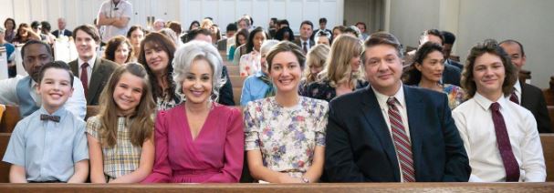 Holly Revord daughter Raegan Revord with her costars of Young Sheldon